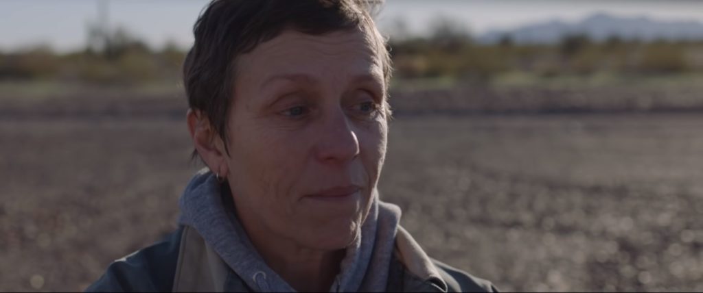 A premiada atriz Frances McDormand faz atuação concisa em Nomadland.